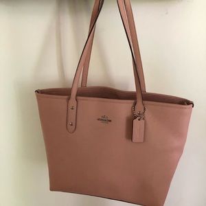 Coach Central tote with zipper- Pale pink